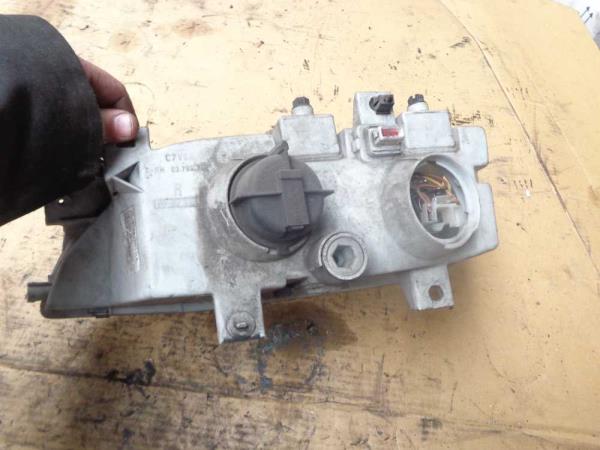 PHARE DROIT FORD ESCORT - Vue 2